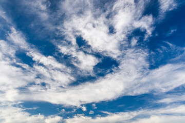 Obraz premium Beautiful clouds with the blue sky background