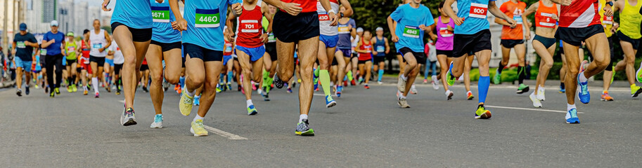 large group running athletes men and women run marathon