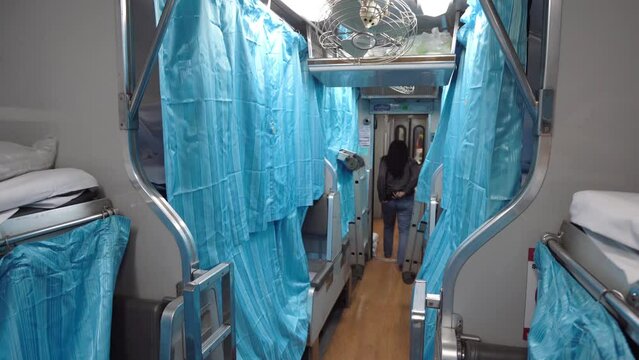 Thai Sleeper Trains With Overnight Bedding In Places, good and cheap Transport - Wide Angle