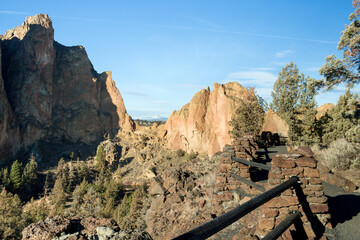 Fototapeta na wymiar Smith Rock State Park overview in sunny morning in cold season. Oregon, USA