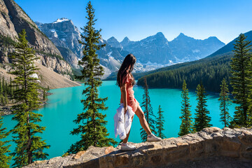 Young girl enjoying Moraine Lake beautiful scenery. Banff National Park nature landscape. Canadian Rockies summer time. Alberta, Canada. - obrazy, fototapety, plakaty