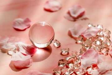 水晶玉と桜の花びらのキラキラした春イメージ