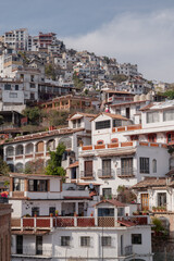 Fototapeta na wymiar Taxco Guerrero, white houses stacked on the mountainside