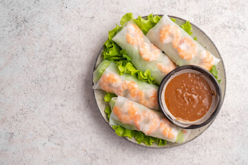 Vietnamse spring summer rolls with shrimp, lettuce, mint and vegetables