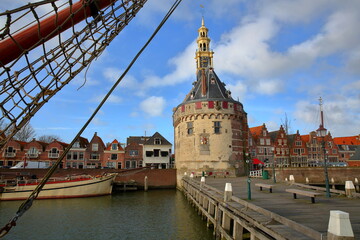 Obraz premium The harbor (Binnenhaven) of Hoorn, West Friesland, Netherlands, with the Hoofdtoren (The Head Tower) 