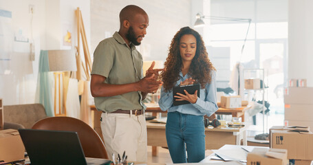 Obraz premium Teamwork, business people or working on tablet planning, collaboration or marketing SEO analytics in office. Tech, employees or manager consulting employee on research, web design or data analysis