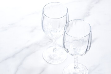 中身の入っていないワイングラス