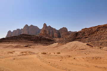 Fototapeta na wymiar landscape view of mountains ridges in wadi rum desert