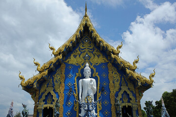 Wat Rong Suea Ten (The Blue temple) in Chiang Rai, Thailand - obrazy, fototapety, plakaty