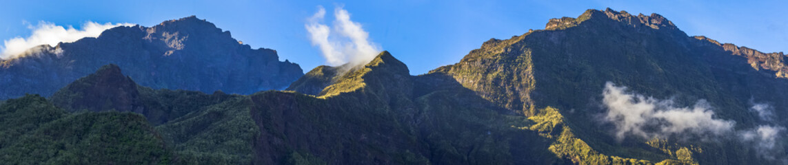 Le Gros Morne et le piton des Neiges, Cilaos, île de la Réunion 