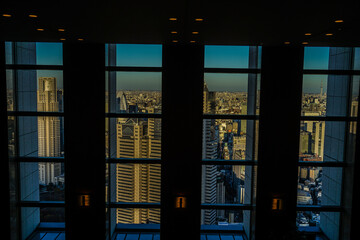 窓から見える新宿の街