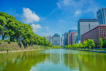 丸の内の高層ビル群