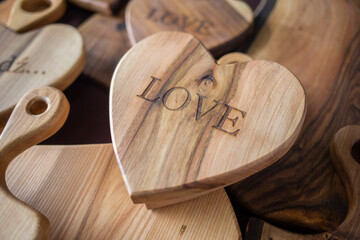 Fototapeta Drewniane serce z napisem LOVE. Serce z napisem LOVE.  obraz