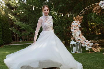 the first wedding dance of the bride and groom on a green meadow