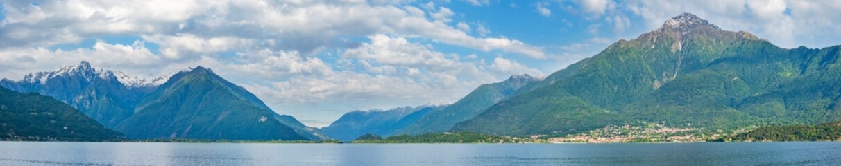 Fototapeta na wymiar Lake Como summer view, Italy