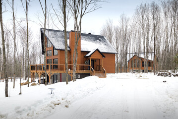 Winter cottages in remote area Quebec, Canada, log house with sauna, SPA, bedrooms, pool, living room, messanine, kitchen and bathrooms