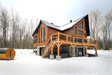 Winter cottages in remote area Quebec, Canada, log house with sauna, SPA, bedrooms, pool, living room, messanine, kitchen and bathrooms