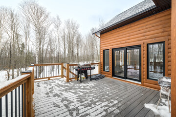 Winter cottages in remote area Quebec, Canada, log house with sauna, SPA, bedrooms, pool, living room, messanine, kitchen and bathrooms