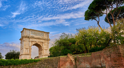 Obraz premium Der Titusbogen (Arco di Tito) im Forum Romanum in Rom
