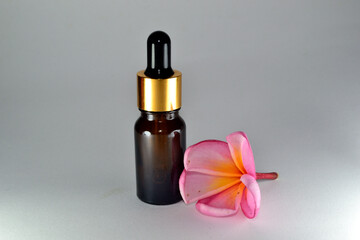 Dark brown dropper bottle with flowers on the side