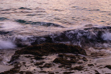 Naklejka premium waves on the rocks