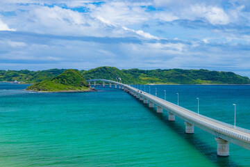 Fototapeta na wymiar コバルトブルーの美しい海に伸びる角島大橋