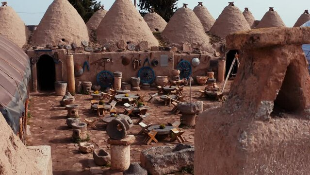 The historical conical dome houses of Harran Sanlıurfa ,Turkey. 4K
southeastern Anatolia.
Vernacular Harran architecture. 4K
