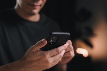 man hand holding smart phone