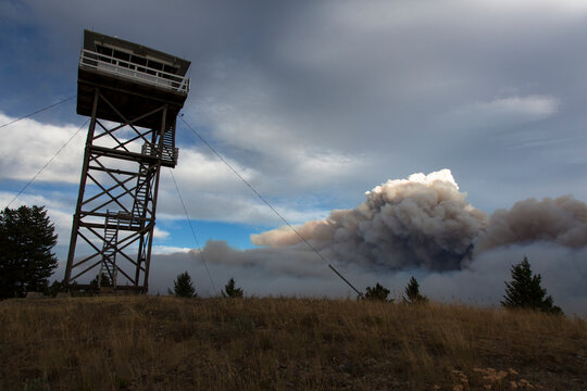 Large cloud of smoke billows from Lolo Peak Fire near Missoula, Montana, USA