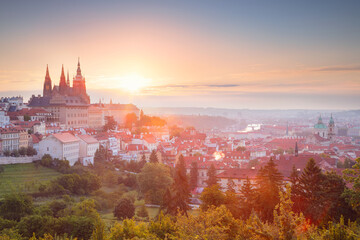 Fototapeta na wymiar Prague, Czech Republic. Cityscape image of Prague, capital city of Czech Republic with St. Vitus Cathedral during summer sunrise.