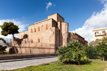 Palermo. Esterno della Basilica della Santissima Trinità o della Magione con abside.