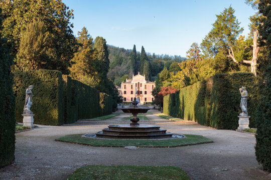 Valsanzibio, Abano Terme, Padova. Viale con fontana del Giardino Di Villa Barbarigo