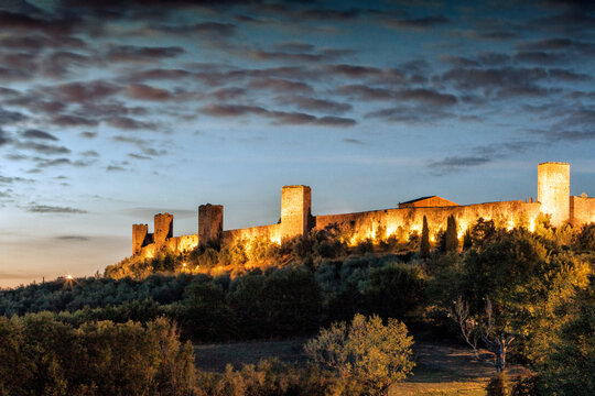 Monteriggioni, Siena. Torrioni del Borgo murato