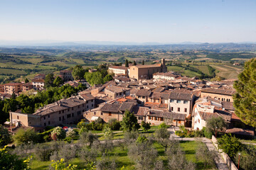 Fototapeta na wymiar San Gimignano, Siena. Veduta verso la Chiesa di Sant Agostino 