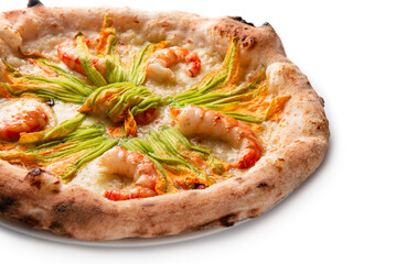 Deliziosa pizza gourmet bianca con scampi e fiori di zucca, cibo italiano 