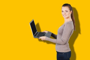 Naklejka premium Happy business woman working with laptop