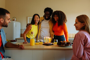 Obraz premium Happy friends celebrate birthday.