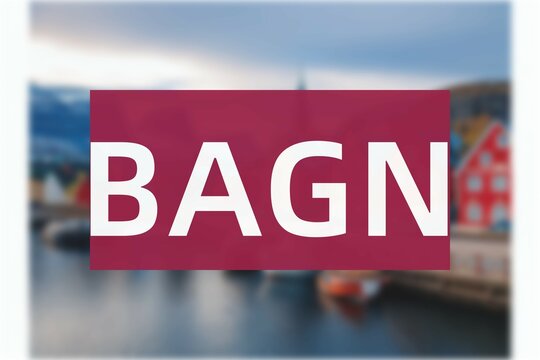 Bagn: Der Name der norwegischen Stadt Bagn in der Region Oppland vor einem Hintergrundfoto