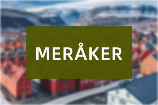 Mer&aring;ker: Der Name der norwegischen Stadt Mer&aring;ker in der Region Nord-Tr&oslash;ndelag vor einem Hintergrundfoto