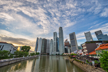 Fototapeta premium Singapore city skyline at Boat Quay and Clarke Quay waterfront business district