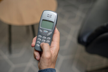 Mid-1990s mobile phone handset of a popular kind