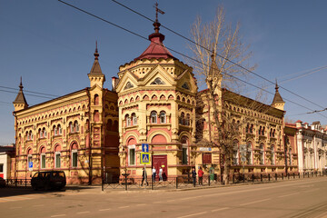 Fototapeta premium Mid 19th century merchant's mansion in Russia, Irkutsk on a sunny spring day.