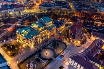 Teatr Juliusza Słowackiego w Krakowie - widok z drona w nocy - obrazy, fototapety, plakaty
