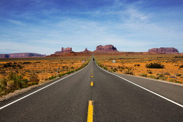 Fototapeta na wymiar Road to Monument Valley