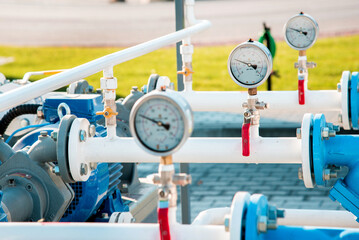 Manometer display with divisions and arrow on the gas station