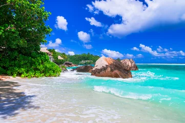 Poster Idyllic tropical nature of exotic Seychelles islands. unique granite rocks of Mahe © Freesurf