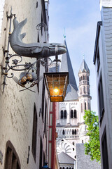 Köln, Altstadtgasse Am Rothenberg mit Blick auf Groß St. Martin