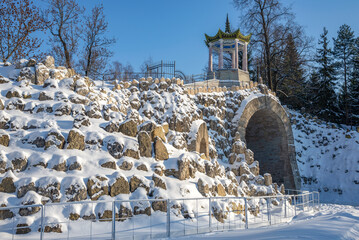 The arch of the bridge of the 