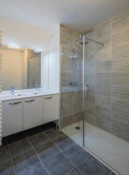 Mordern and luxury bathroom interior