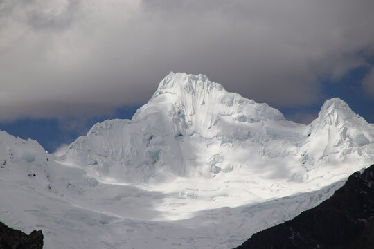 monta&ntilde;a Paron en Ancash, Per&uacute;